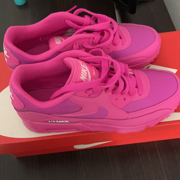 Nikes - Picture 5 of 6